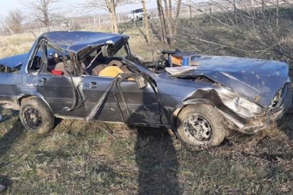 Смерть 6-летней девочки в результате опрокидывания автомобиля Audi 80 в Краснодарском крае.